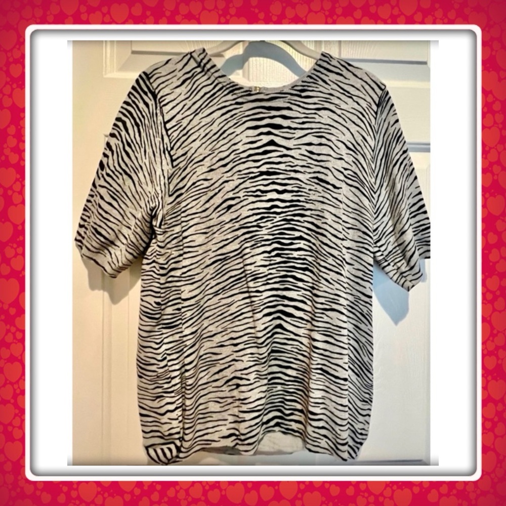 Premise short sleeve top / sweater - grey black animal print- size Large